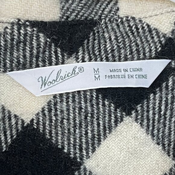 Woolrich Checkered Black & White Button Down Flannel Size Medium - Picture 4 of 8